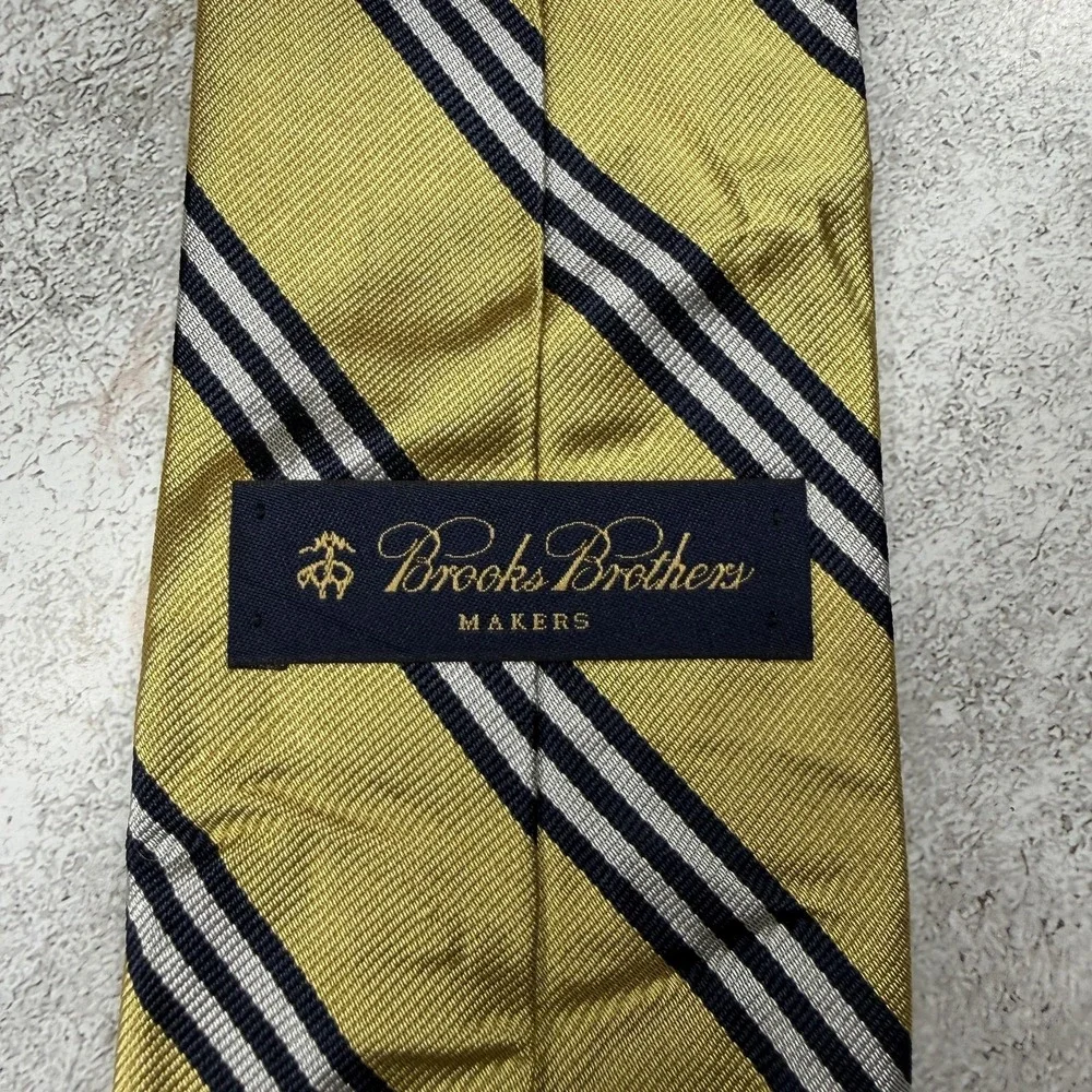 Brooks Brothers Silk Tie Mens One Size Yellow Striped‎ 100% Silk Necktie